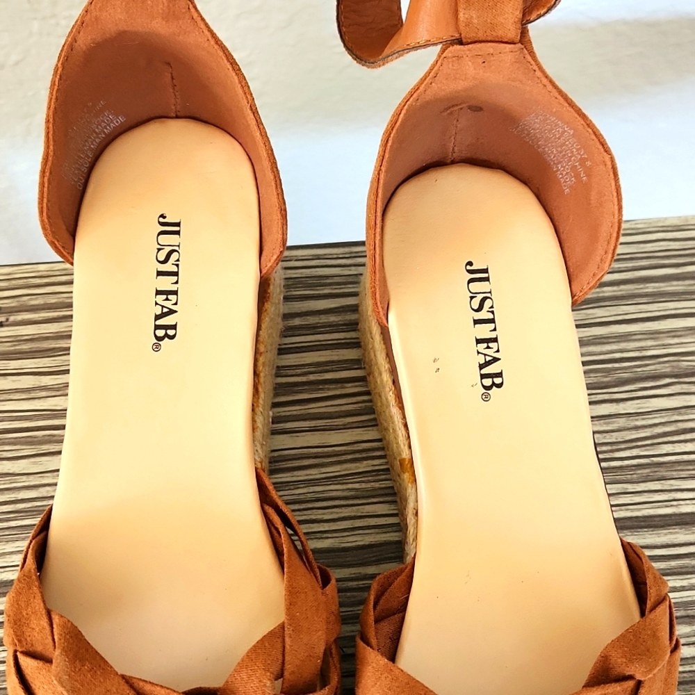 NWOT..Just Fab platform sandals - Picture 6 of 10